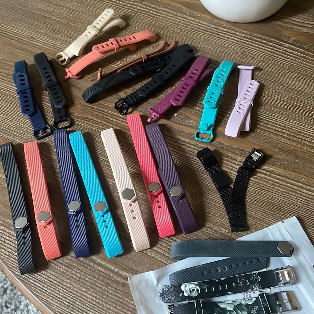 FitBit Alta HR Bands (20)